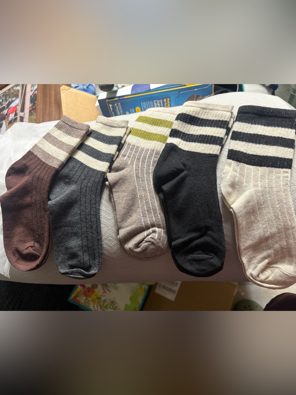 Women’s 5pc NWT Striped Crew Socks Pack - Neutral Colors